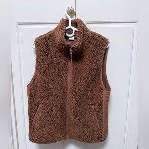 Aritzia TNA Cody Massive Polar Vest